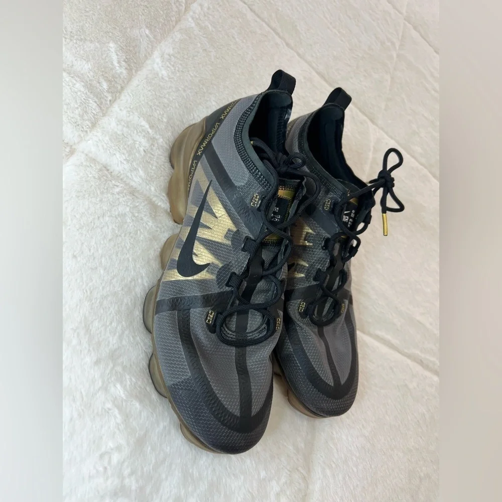 Nike Air VaporMax 2019 Black Gold shoes size 10.5